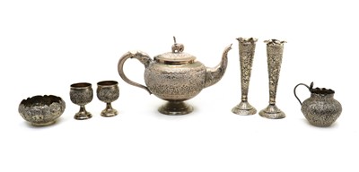 Lot 16 - An Indian silver teapot