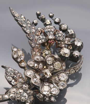 Lot 48 - A Victorian diamond set en tremblant spray and bee brooch, c.1880