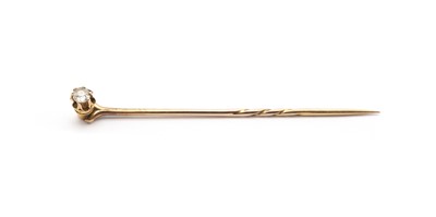 Lot 336 - A cased single stone diamond stick pin