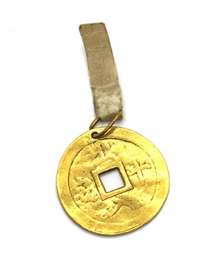 Lot 74 - A Chinese gold pendant