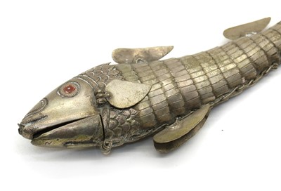 Lot 24 - A novelty silver articulated fish