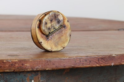 Lot 243 - A horn snuff box