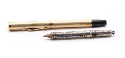 Lot 347 - A 9ct gold cased fountain pen