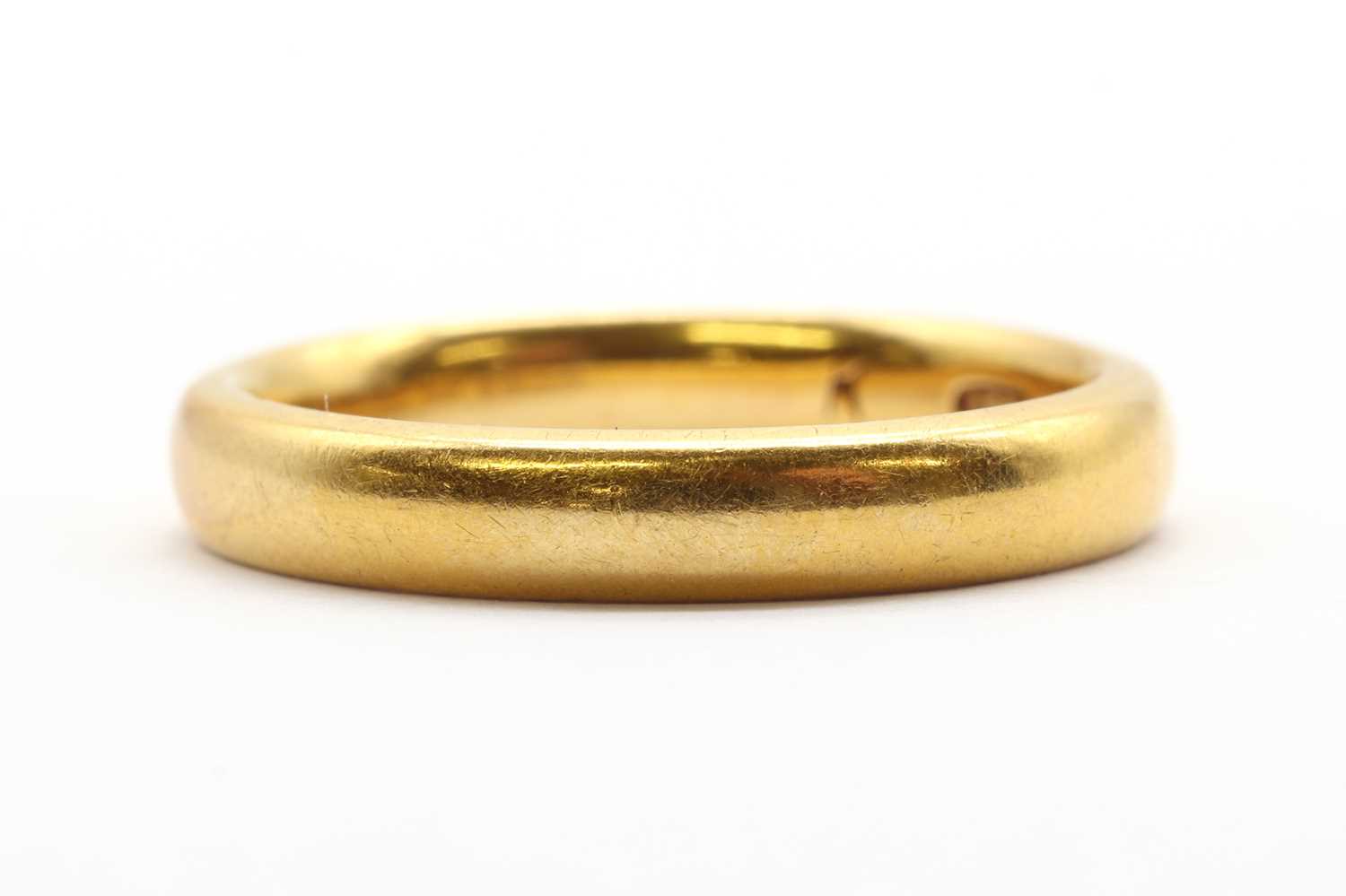 Lot 89 - A 22ct gold wedding ring