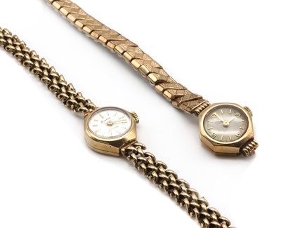 Lot 362 - A ladies' 9ct gold Accurist mechanical bracelet watch