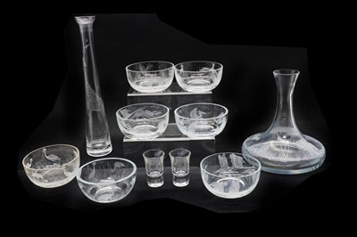 Lot 218 - A collection of The Glass Gallery Ltd engraved glassware
