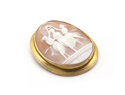 Lot 38 - A gold mounted shell cameo
