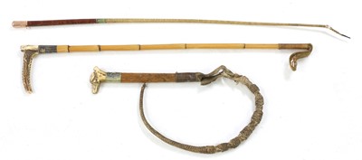 Lot 81 - A 9ct gold-capped riding whip
