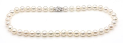 Lot 263 - A single row graduated cultured freshwater pearl necklace
