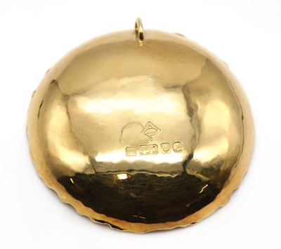 Lot 228 - A cased 18ct gold fish pendant, by Arthur Fleischmann, c.1975