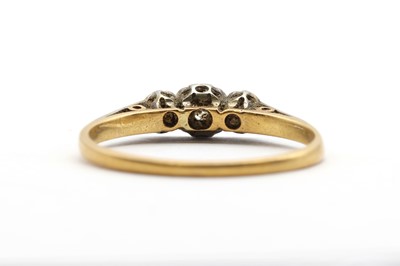 Lot 94 - A gold three stone diamond ring