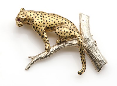 Lot 391 - A 9ct gold leopard brooch, by Harriet Glen