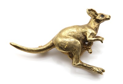 Lot 393 - A 9ct gold kangaroo and joey brooch, by Harriet Glen