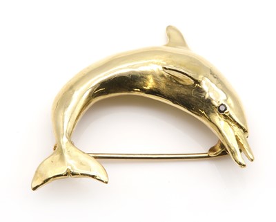 Lot 389 - An 18ct gold dolphin brooch, by Harriet Glen