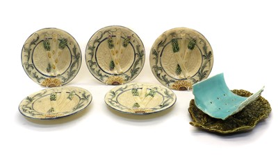 Lot 89 - A group of five majolica asparagus plates