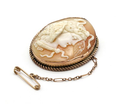 Lot 35 - A gold mounted shell cameo brooch