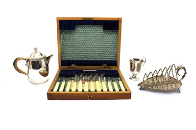 Lot 66 - A quantity of silver plated items