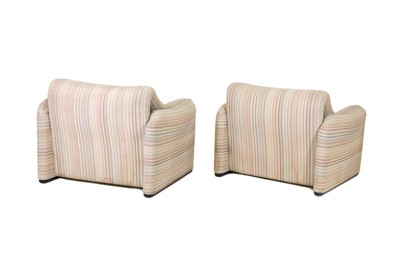 Lot 456 - A pair of Cassina 'Maralunga' armchairs
