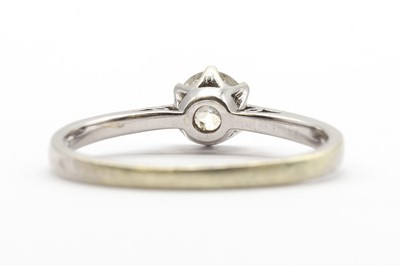 Lot 109 - A 9ct white gold single stone diamond ring