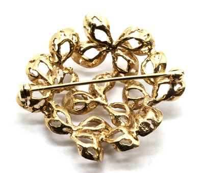 Lot 79 - A 9ct gold brooch