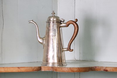 Lot 337 - A George I silver coffee pot
