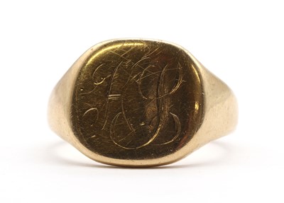 Lot 342 - A 9ct gold signet ring