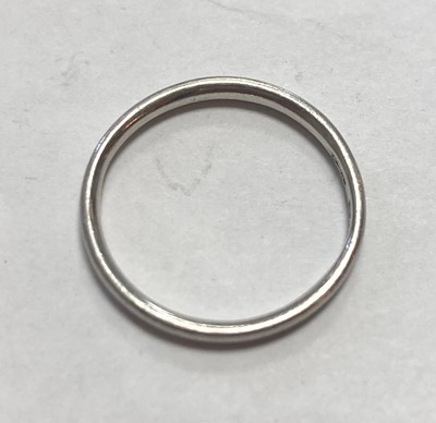 Lot 108 - A platinum court section wedding ring
