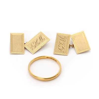 Lot 359 - A pair of 9ct gold rectangular chain link cufflinks
