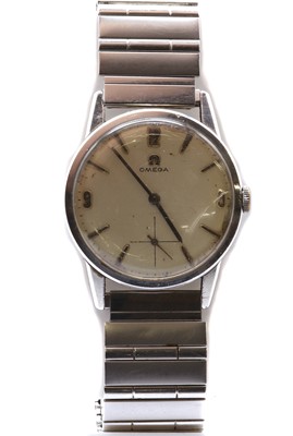 Lot 369 - A gentlemen's stainless steel Omega mechanical bracelet watch