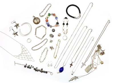 Lot 317 - A collection of silver jewellery