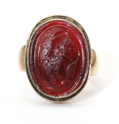 Lot 83 - A glass intaglio ring depicting 'Lion Attacking a Bull'
