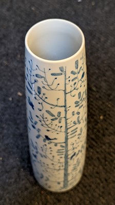 Lot 71 - A Meissen porcelain vase
