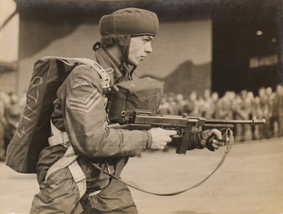 Lot 251 - Photos of allied airborne troops in a pre-invasion demonstration