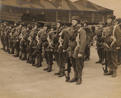 Lot 251 - Photos of allied airborne troops in a pre-invasion demonstration