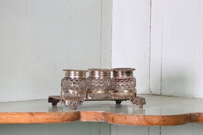 Lot 351 - A small George III silver inkstand