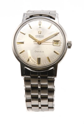 Lot 574 - A gentlemen's stainless steel Omega automatic bracelet watch