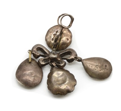 Lot 2 - An 18th century silver paste set girandole drop earring