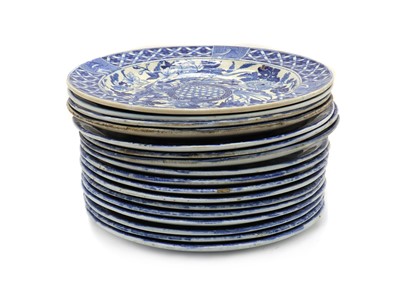 Lot 73 - A collection of blue and white china plates
