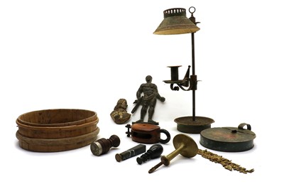 Lot 171 - A collection of Toleware and metalware items