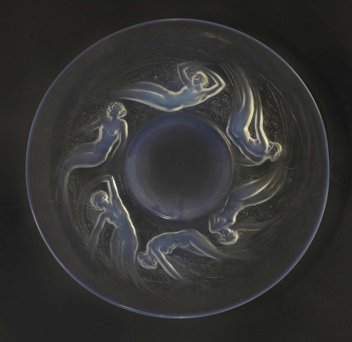Lot 117 - A René Lalique 'Ondines' opalescent glass plate