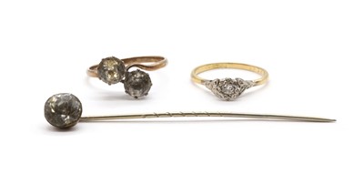 Lot 374 - A gold single stone diamond ring