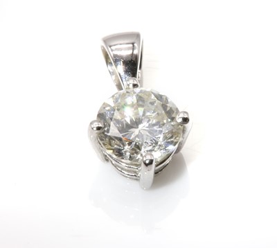 Lot 378 - An 18ct white gold single stone diamond pendant