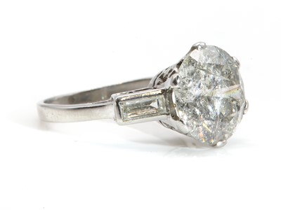 Lot 117 - A single stone diamond ring