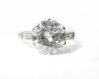 Lot 117 - A single stone diamond ring