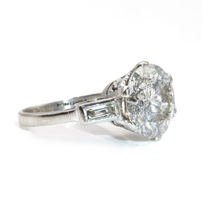 Lot 117 - A single stone diamond ring