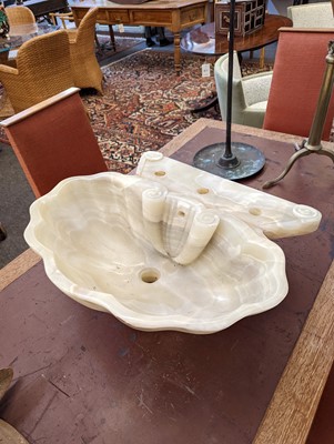 Lot 422 - A carved onyx basin