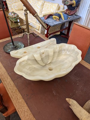 Lot 422 - A carved onyx basin