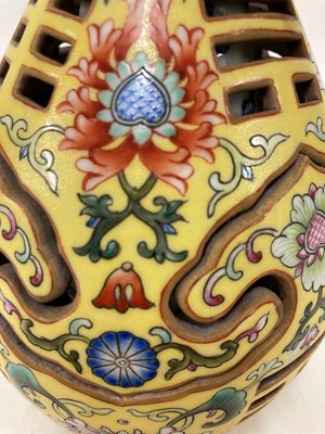 Lot 61 - A Chinese famille rose rotating vase
