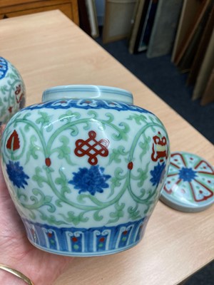 Lot 92 - A collection of Chinese porcelain