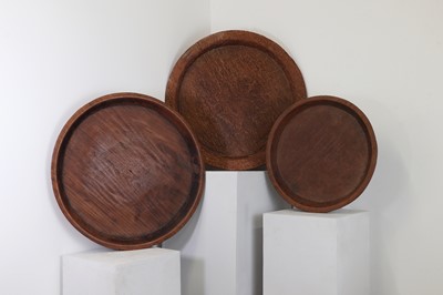 Lot 116 - A graduated set of three offering bowls